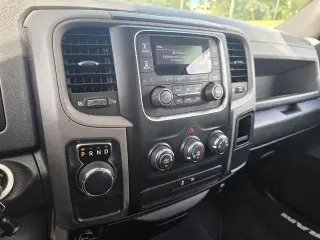 Ram 1500 Classic 2019 4x2 Tradesman Cabina Regular 2 puertas 6.3 pies SB Pickup