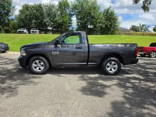 Ram 1500 Classic 2019 4x2 Tradesman Cabina Regular 2 puertas 6.3 pies SB Pickup