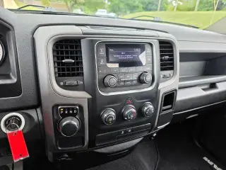 Ram 1500 Classic 2019 4x2 Tradesman Cabina Regular 2 puertas 6.3 pies SB Pickup
