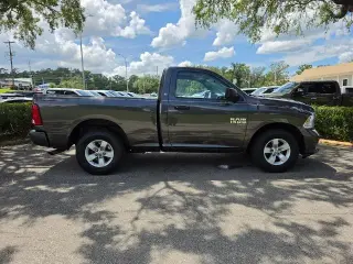 Ram 1500 Classic 2019 4x2 Tradesman Cabina Regular 2 puertas 6.3 pies SB Pickup