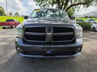 Ram 1500 Classic 2019 4x2 Tradesman Cabina Regular 2 puertas 6.3 pies SB Pickup