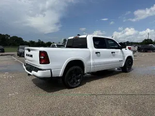 Ram 1500 2025 4x2 Big Horn Cabina Crew 4 puertas 5.6 pies. Pickup SB