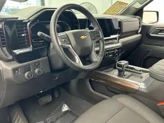 Chevrolet Silverado 1500 2025 4x2 LT 4dr Cabina Crew 5.8 ft. Caja corta