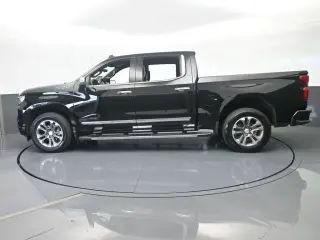 Chevrolet Silverado 1500 2024 4x2 High Country 4 puertas Cabina Crew 5.8 pies. SB