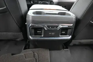 Chevrolet Silverado 1500 2024 4x2 High Country 4 puertas Cabina Crew 5.8 pies. SB
