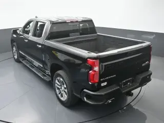 Chevrolet Silverado 1500 2024 4x2 High Country 4 puertas Cabina Crew 5.8 pies. SB