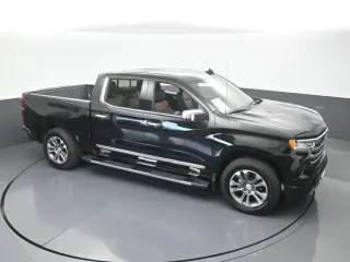 Chevrolet Silverado 1500 2024 4x2 High Country 4 puertas Cabina Crew 5.8 pies. SB