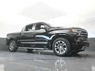 Chevrolet Silverado 1500 2024 4x2 High Country 4 puertas Cabina Crew 5.8 pies. SB