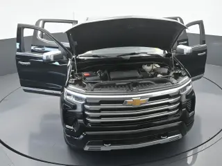Chevrolet Silverado 1500 2024 4x2 High Country 4 puertas Cabina Crew 5.8 pies. SB