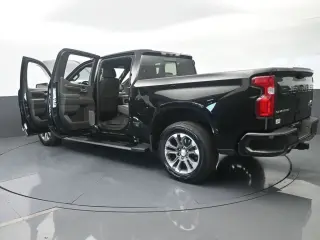 Chevrolet Silverado 1500 2024 4x2 High Country 4 puertas Cabina Crew 5.8 pies. SB