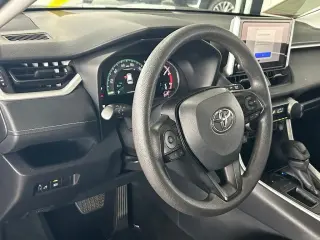 Toyota RAV4 2025 LE 4p SUV