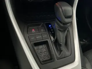 Toyota RAV4 2025 LE 4p SUV