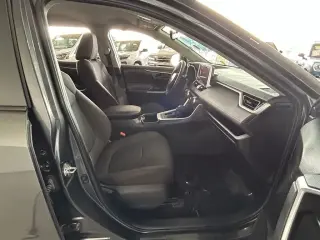 Toyota RAV4 2025 LE 4p SUV