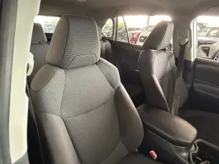 Toyota RAV4 2025 LE 4p SUV