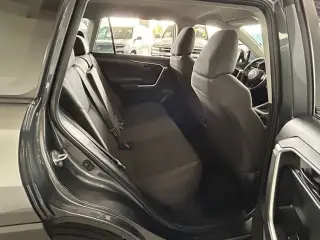 Toyota RAV4 2025 LE 4p SUV