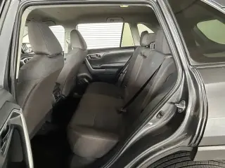 Toyota RAV4 2025 LE 4p SUV
