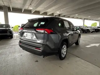 Toyota RAV4 2025 LE 4p SUV
