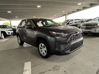 Toyota RAV4 2025 LE 4p SUV