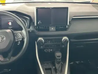 Toyota RAV4 2025 LE 4p SUV