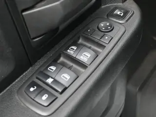 Ram 3500 2024 4x4 Tradesman 4p. Cabina de Tripulación 6.3 ft. SB SRW Camioneta