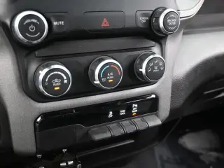 Ram 3500 2024 4x4 Tradesman 4p. Cabina de Tripulación 6.3 ft. SB SRW Camioneta