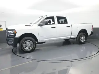 Ram 3500 2024 4x4 Tradesman 4p. Cabina de Tripulación 6.3 ft. SB SRW Camioneta