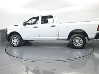 Ram 3500 2024 4x4 Tradesman 4p. Cabina de Tripulación 6.3 ft. SB SRW Camioneta