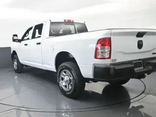 Ram 3500 2024 4x4 Tradesman 4p. Cabina de Tripulación 6.3 ft. SB SRW Camioneta