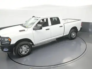 Ram 3500 2024 4x4 Tradesman 4p. Cabina de Tripulación 6.3 ft. SB SRW Camioneta