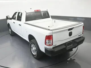 Ram 3500 2024 4x4 Tradesman 4p. Cabina de Tripulación 6.3 ft. SB SRW Camioneta