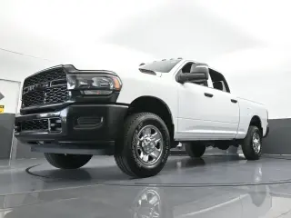 Ram 3500 2024 4x4 Tradesman 4p. Cabina de Tripulación 6.3 ft. SB SRW Camioneta