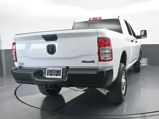 Ram 3500 2024 4x4 Tradesman 4p. Cabina de Tripulación 6.3 ft. SB SRW Camioneta