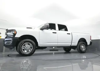 Ram 3500 2024 4x4 Tradesman 4p. Cabina de Tripulación 6.3 ft. SB SRW Camioneta