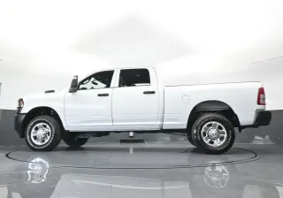 Ram 3500 2024 4x4 Tradesman 4p. Cabina de Tripulación 6.3 ft. SB SRW Camioneta