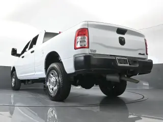 Ram 3500 2024 4x4 Tradesman 4p. Cabina de Tripulación 6.3 ft. SB SRW Camioneta