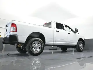 Ram 3500 2024 4x4 Tradesman 4p. Cabina de Tripulación 6.3 ft. SB SRW Camioneta