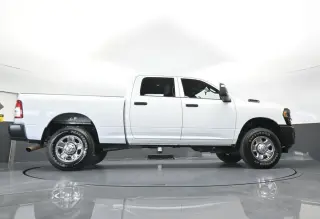 Ram 3500 2024 4x4 Tradesman 4p. Cabina de Tripulación 6.3 ft. SB SRW Camioneta