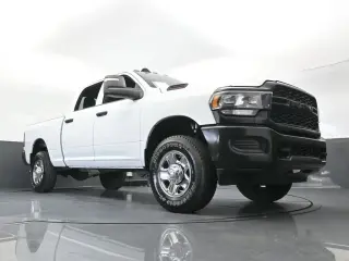 Ram 3500 2024 4x4 Tradesman 4p. Cabina de Tripulación 6.3 ft. SB SRW Camioneta