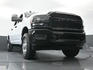 Ram 3500 2024 4x4 Tradesman 4p. Cabina de Tripulación 6.3 ft. SB SRW Camioneta