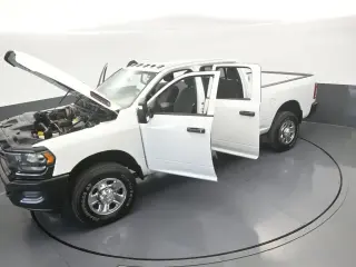 Ram 3500 2024 4x4 Tradesman 4p. Cabina de Tripulación 6.3 ft. SB SRW Camioneta