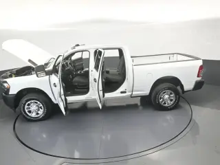 Ram 3500 2024 4x4 Tradesman 4p. Cabina de Tripulación 6.3 ft. SB SRW Camioneta