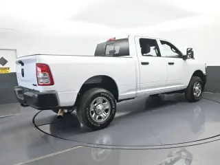 Ram 3500 2024 4x4 Tradesman 4p. Cabina de Tripulación 6.3 ft. SB SRW Camioneta