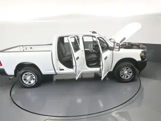 Ram 3500 2024 4x4 Tradesman 4p. Cabina de Tripulación 6.3 ft. SB SRW Camioneta