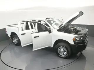 Ram 3500 2024 4x4 Tradesman 4p. Cabina de Tripulación 6.3 ft. SB SRW Camioneta