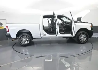 Ram 3500 2024 4x4 Tradesman 4p. Cabina de Tripulación 6.3 ft. SB SRW Camioneta