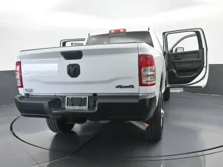 Ram 3500 2024 4x4 Tradesman 4p. Cabina de Tripulación 6.3 ft. SB SRW Camioneta