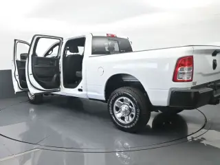 Ram 3500 2024 4x4 Tradesman 4p. Cabina de Tripulación 6.3 ft. SB SRW Camioneta