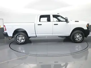 Ram 3500 2024 4x4 Tradesman 4p. Cabina de Tripulación 6.3 ft. SB SRW Camioneta