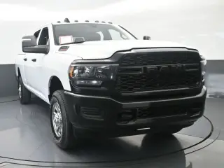 Ram 3500 2024 4x4 Tradesman 4p. Cabina de Tripulación 6.3 ft. SB SRW Camioneta
