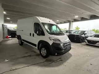 Ram ProMaster 2025 Tradesman 1500 136 WB 3dr High Roof Cargo Van sin asiento para pasajeros